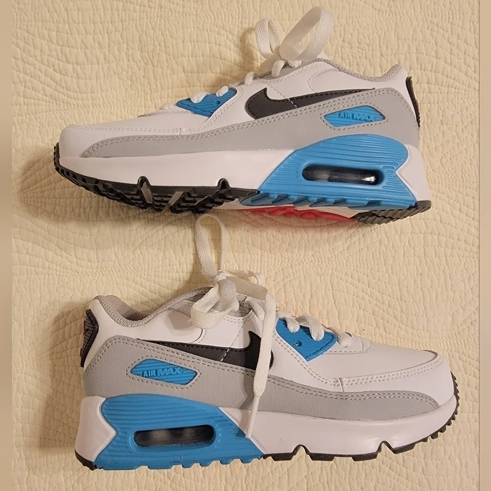 NWOT Nike Air Max 90 Youth Size 1